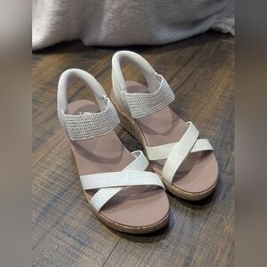 SKECHERS SLIPINS Beverlee Wedge Sandals